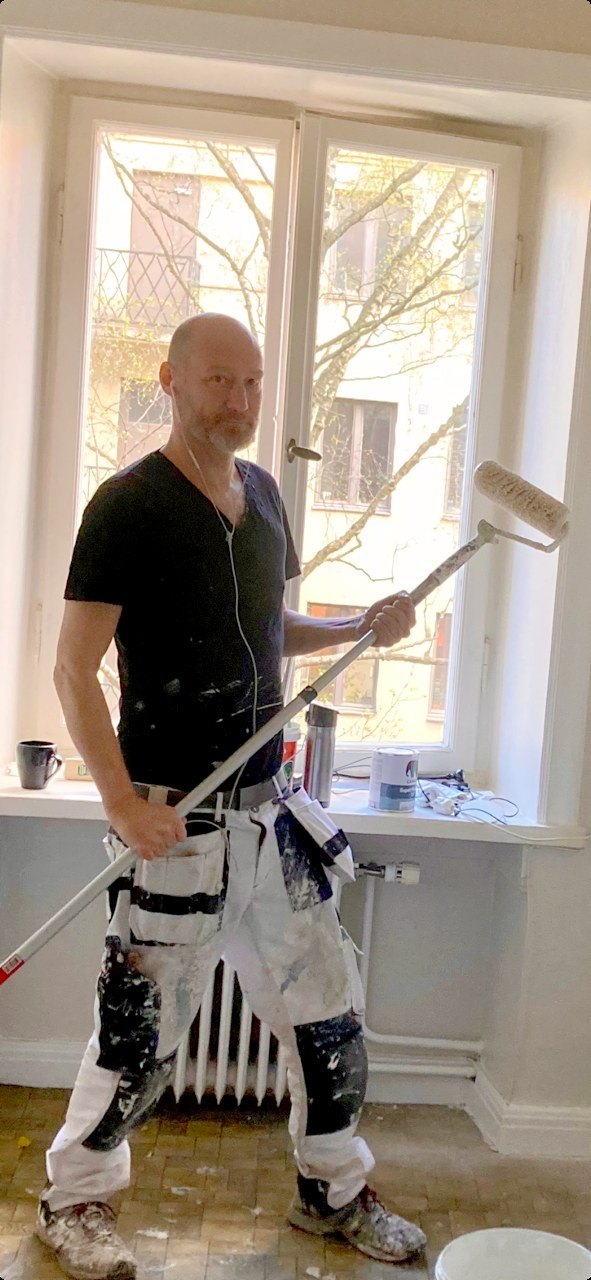 Kristoffer Svartholm, målare i Göteborg, vid arbete